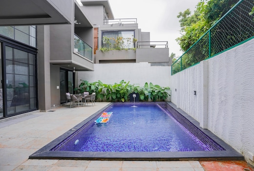 Santo Sovrano - A Lindsay Manor.