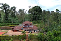 Balekhan Homestay - Heritage & Mountain View, Mudigere