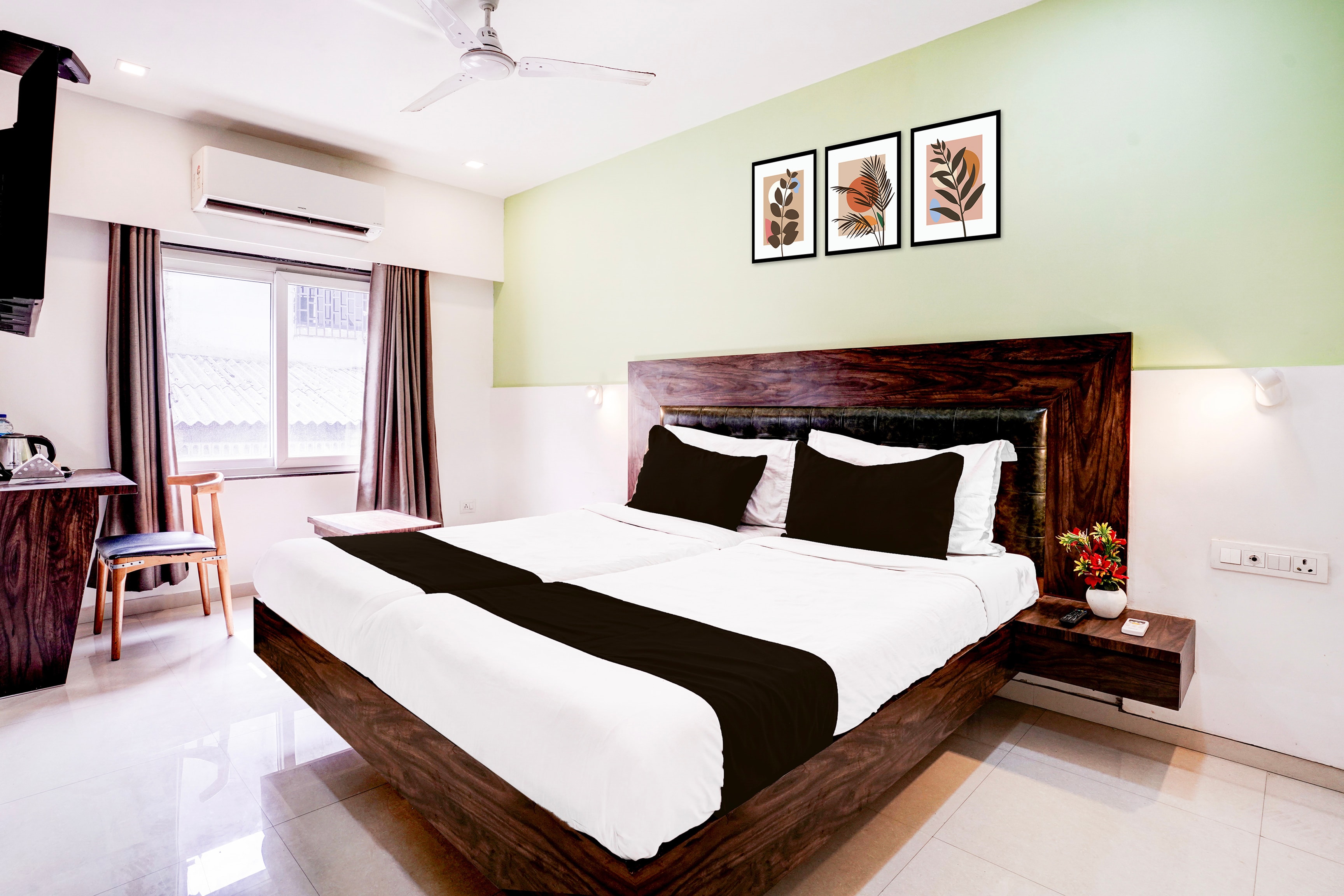 Super Townhouse OAK Kopar Khairane Navi Mumbai Formerly IVY Hotel - Tap to explore photos