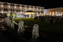 Aveda Estrella, Neral