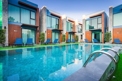 Peace Blue Naiharn Naturist Resort Phuket, Phuket