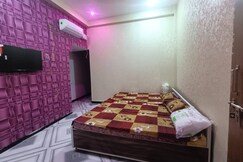RAJ HOME AC Room with Attached Bathroom 2 4 Guests, Ujjain
