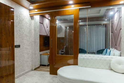 Platinum service apartment DLF