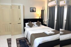 Private space Queen room with balcony, Guwahati