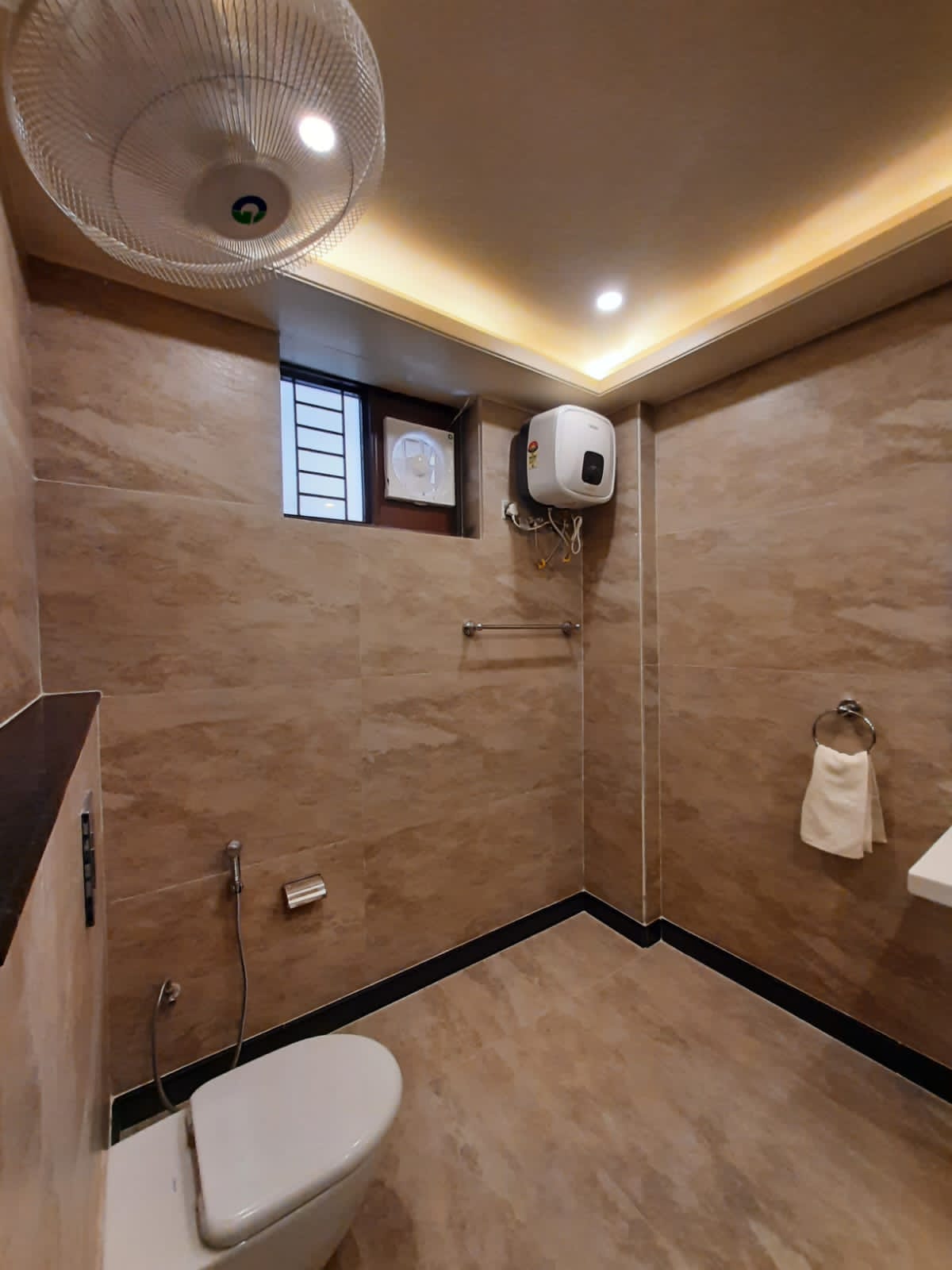 Luxury room - Tap to explore photos