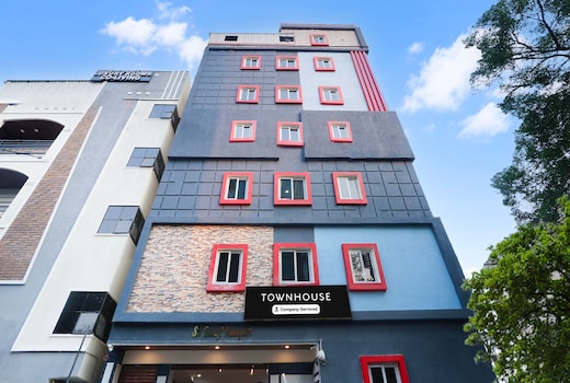 Super Townhouse Gachibowli Near Sky View