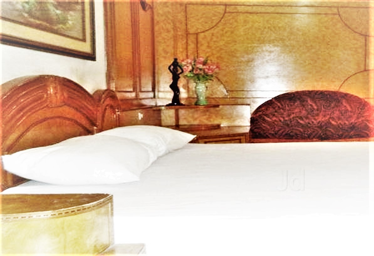 Hotel Mansarovar - Tap to explore photos