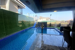 5 bhk with private turf by BancoStays, Lonavala