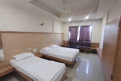 Hotel O Kolhapur Gate Formerly Tanwani Lodging, Malvan