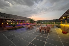 AMMASLE STAYS HAMPI AT RASTA CAFE., Hampi