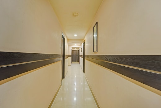 OYO 818240 THE ELEGANCE INN