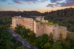The Golden Crown Hotel, Mawanella