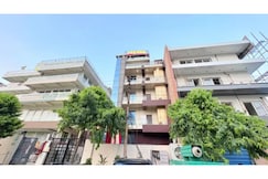 FabHotel Luxora, Noida
