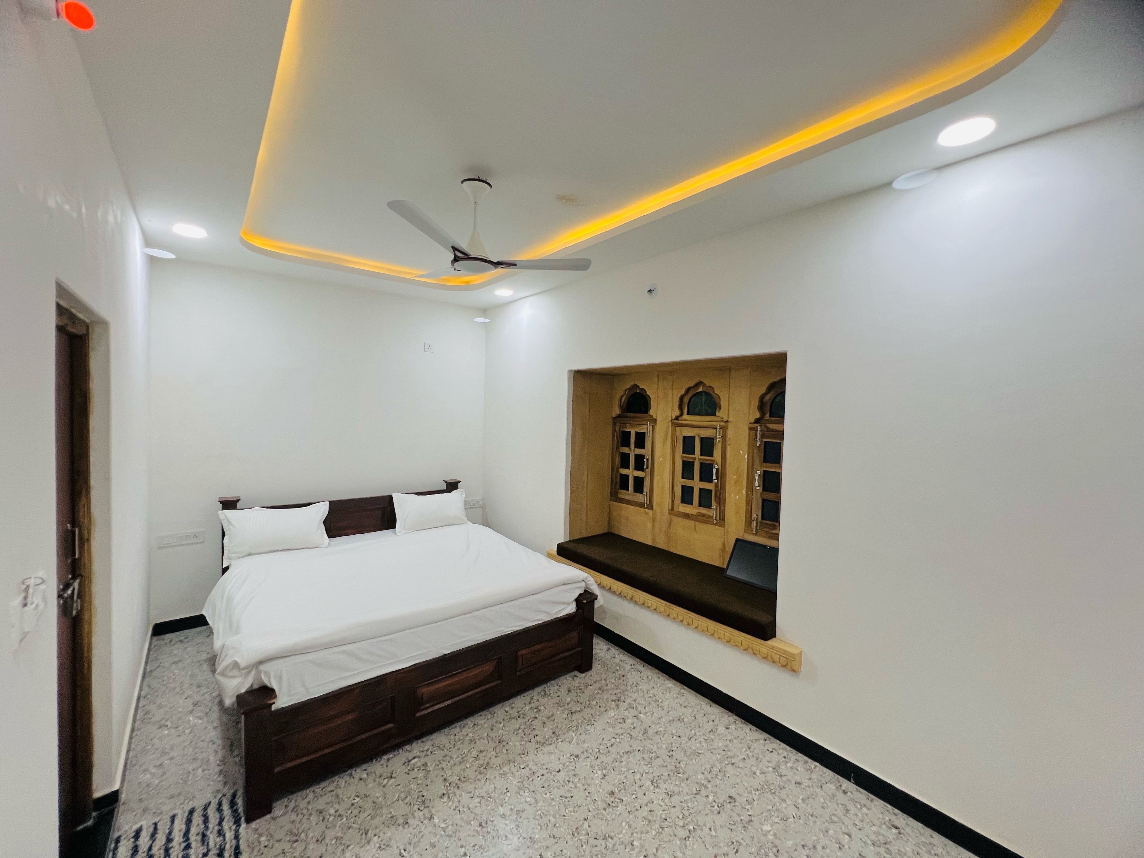 Hotel Golden Garh - Tap to explore photos