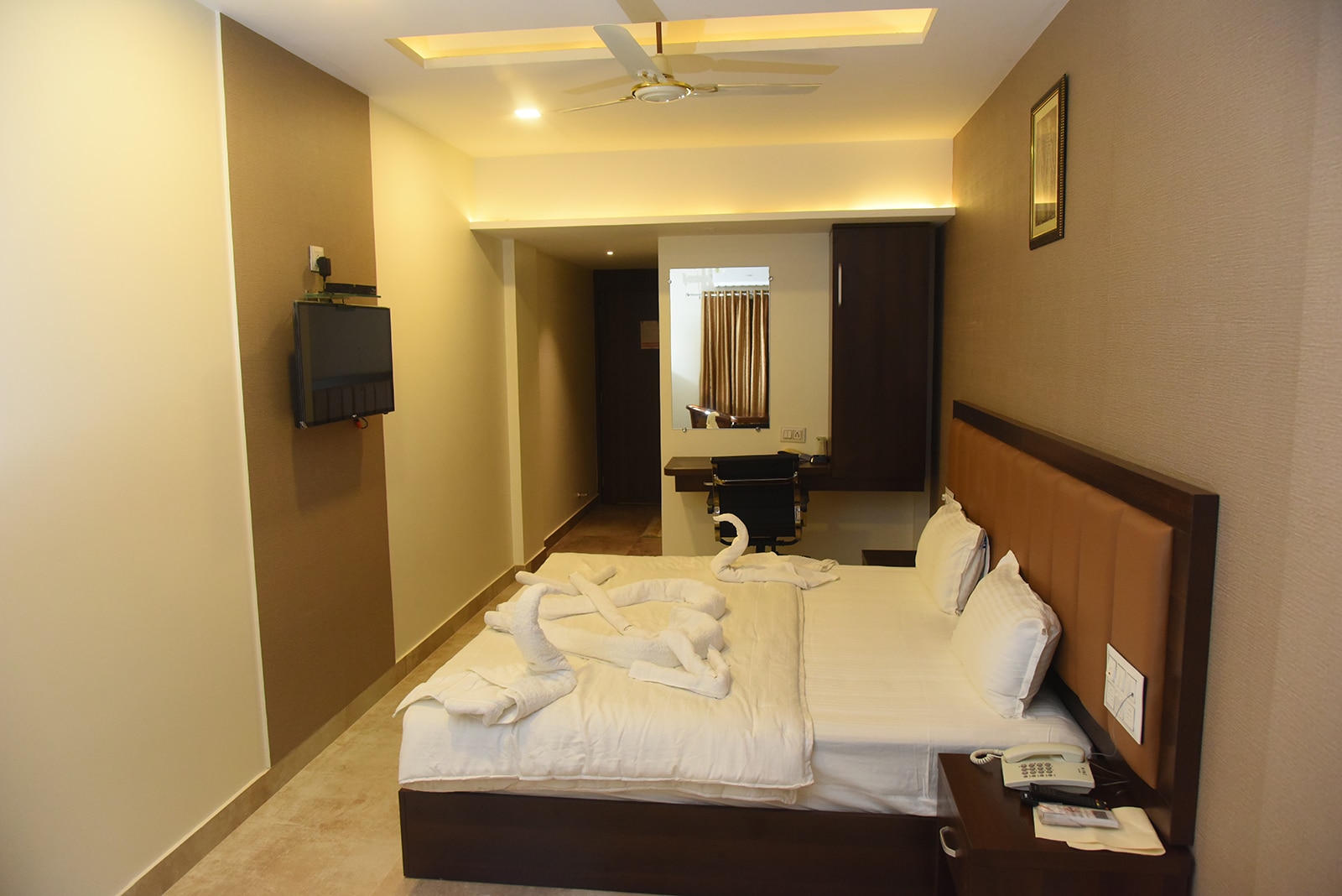 Hotel Kutch Desert - Tap to explore photos