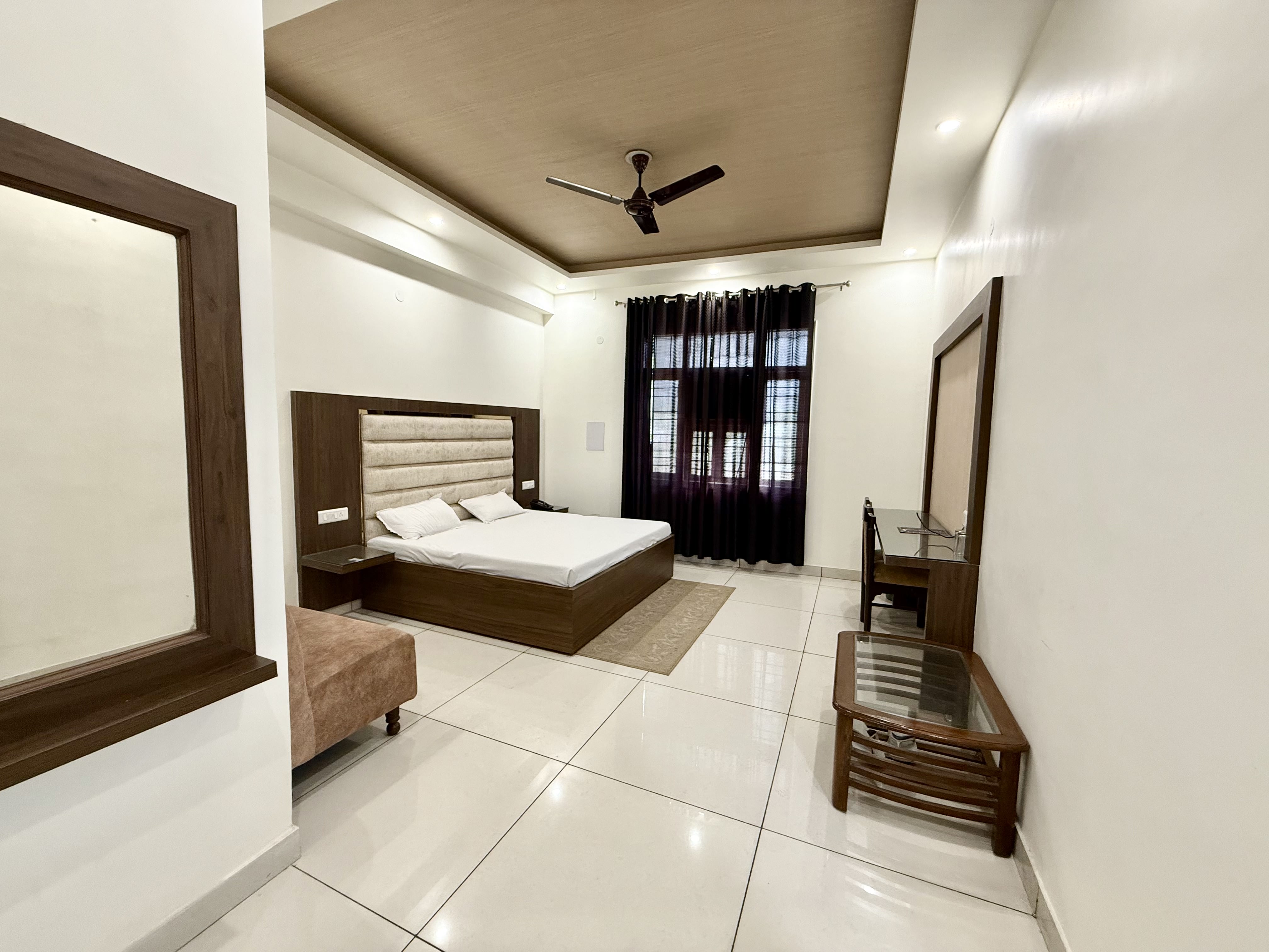 Neelgagan Hotel Janakpuri - Tap to explore photos