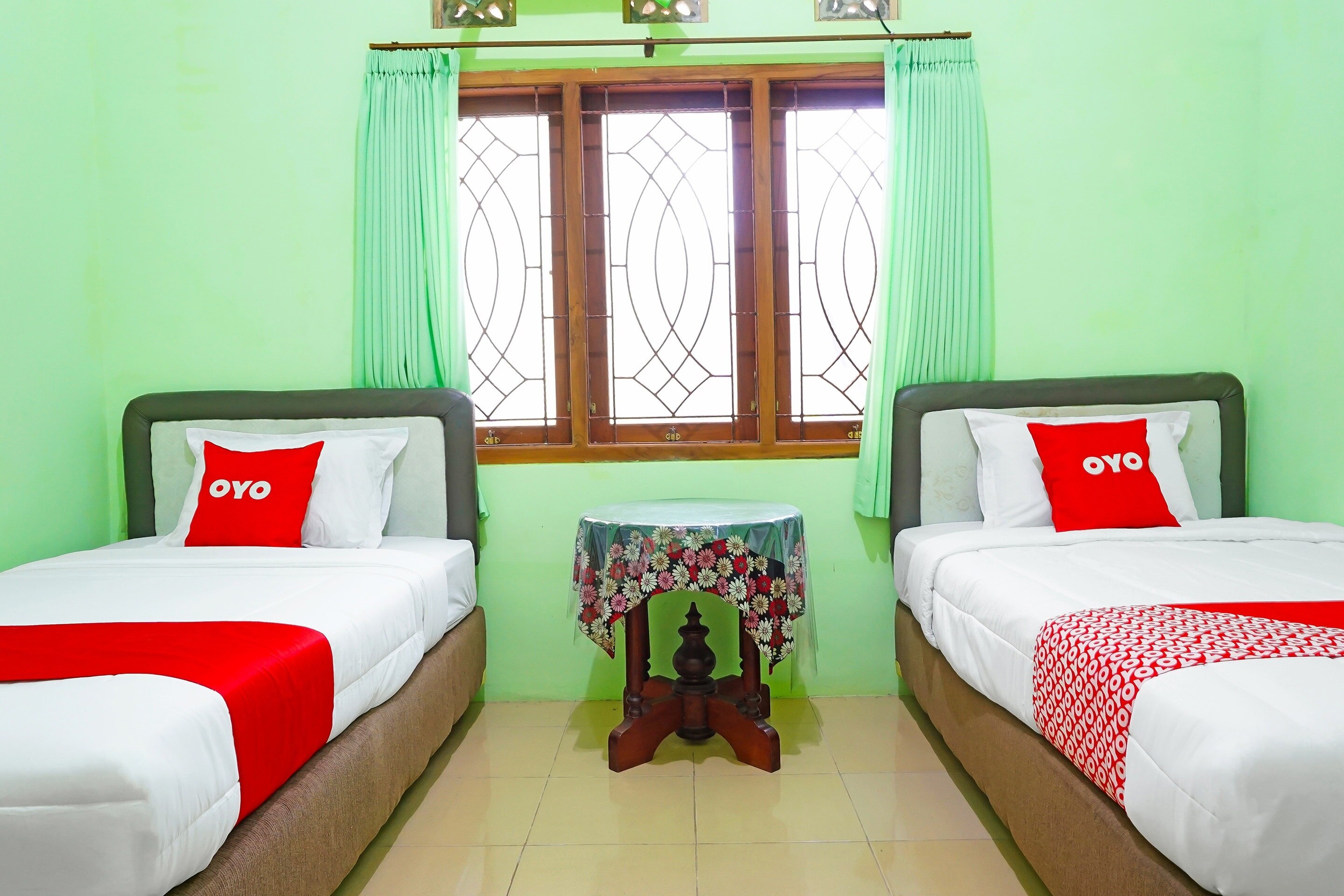 Super OYO 91568 Trisna Srabah Resort Homestay & Resto - Tap to explore photos
