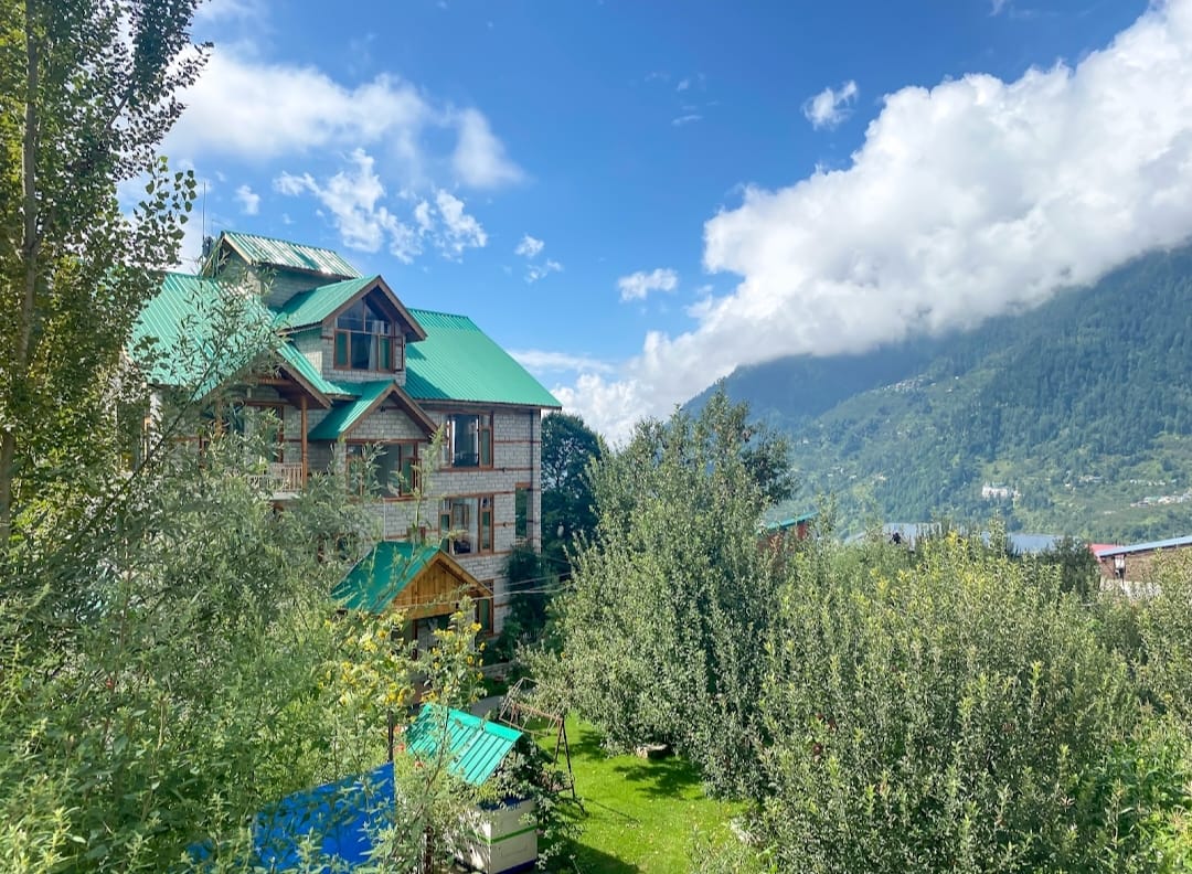 Mount serene Cottage - Tap to explore photos