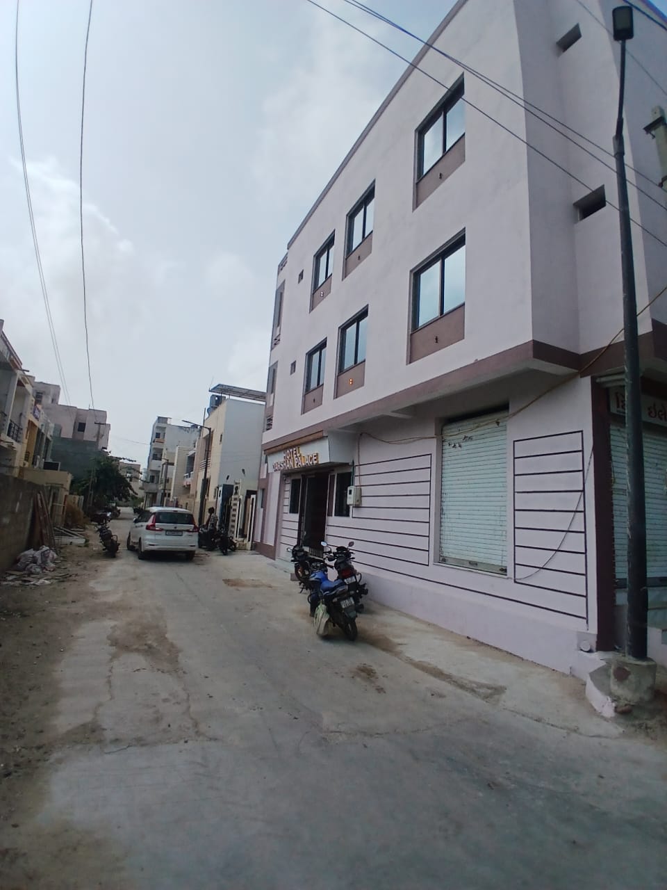 Hotel Darshan Palace - Near Dwarka Railway Station & Shree Dwarkadhish Temple - Tap to explore photos