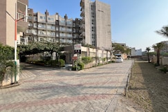 Hotel Shri Radha Nikunj Vrindavan, Vrindavan