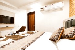 HOTEL COMFORT STAY - Luxury Rooms For Families, Couples, Corporates, Ludhiana