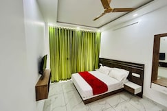 Everest Arcade Deluxe Double Room, Munnar