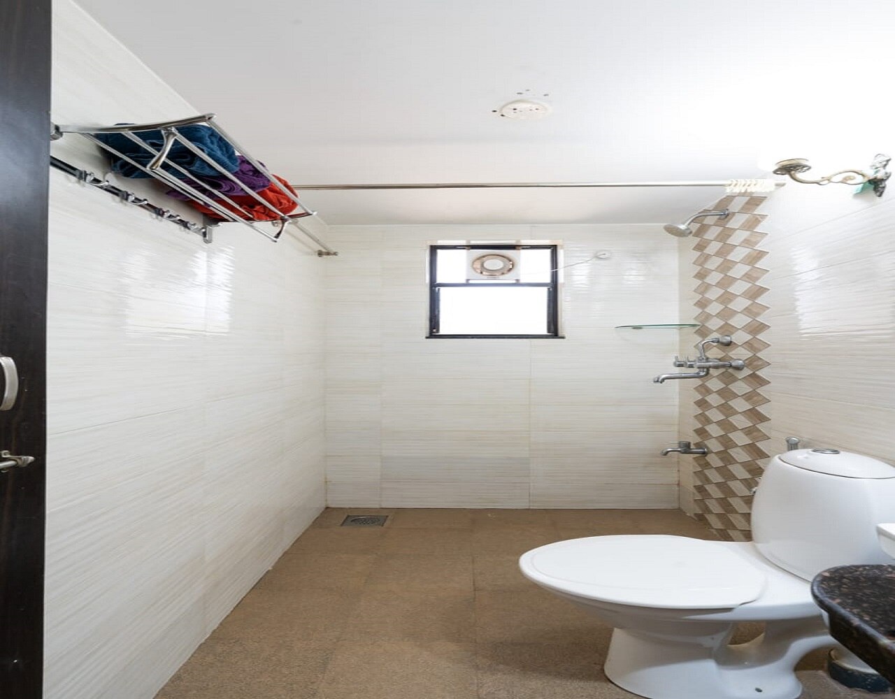 Sophisticated 2 BHK Apartment near Candolim Beach - Tap to explore photos