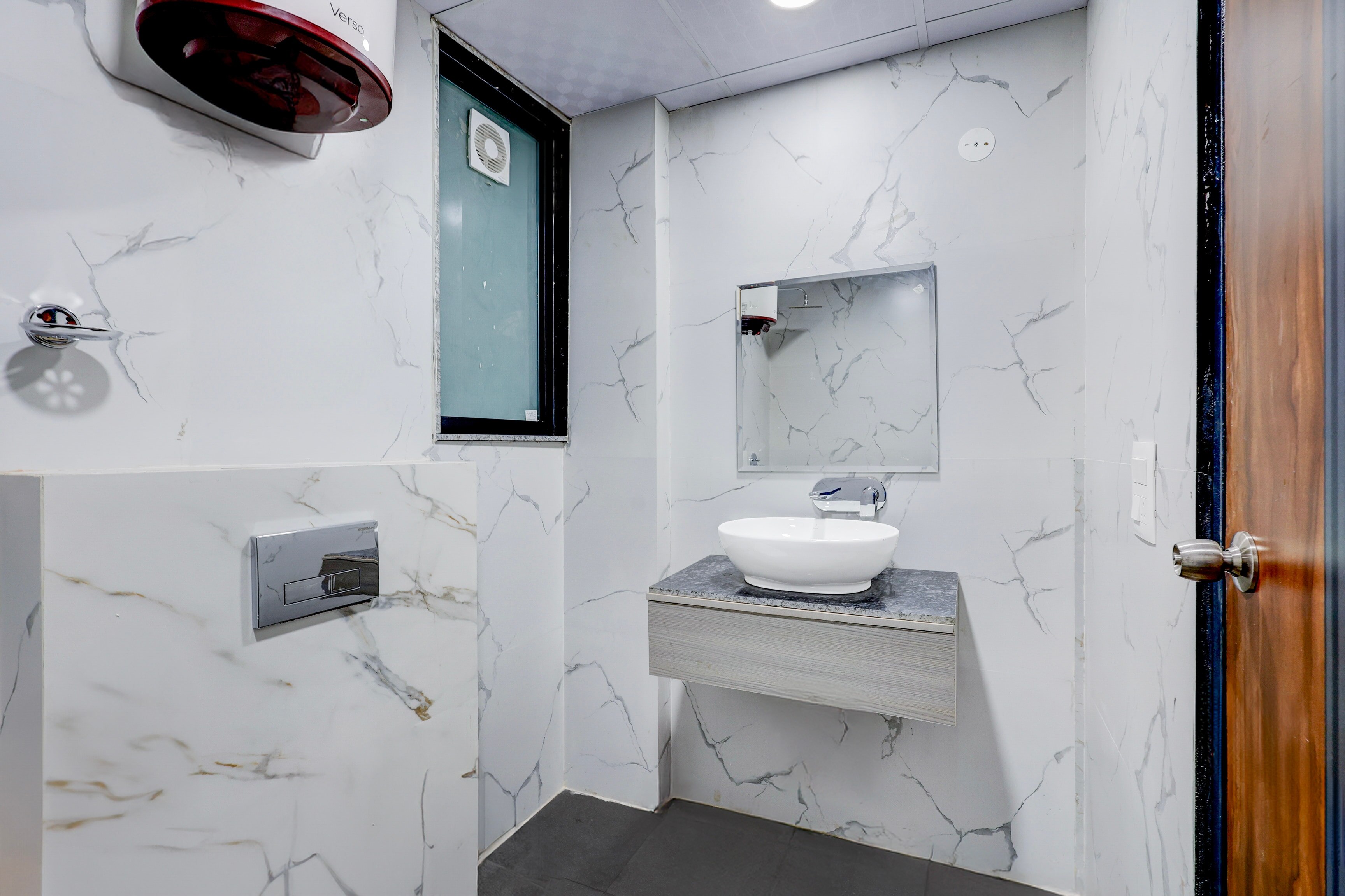 Townhouse Oak Huda City Centre Gurugram - Tap to explore photos