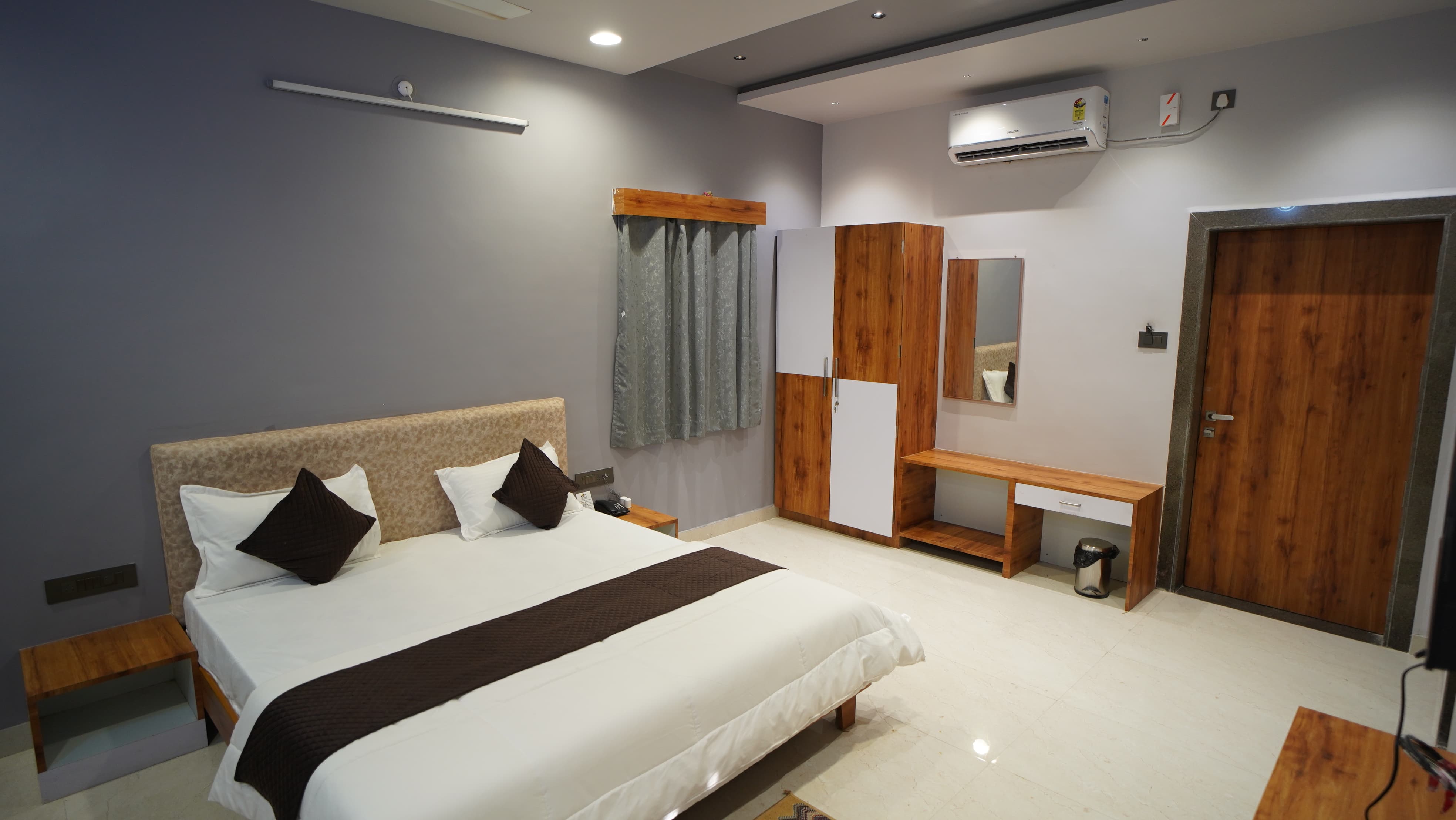 ARAVALI HOTEL AND RESTAURANT - Tap to explore photos