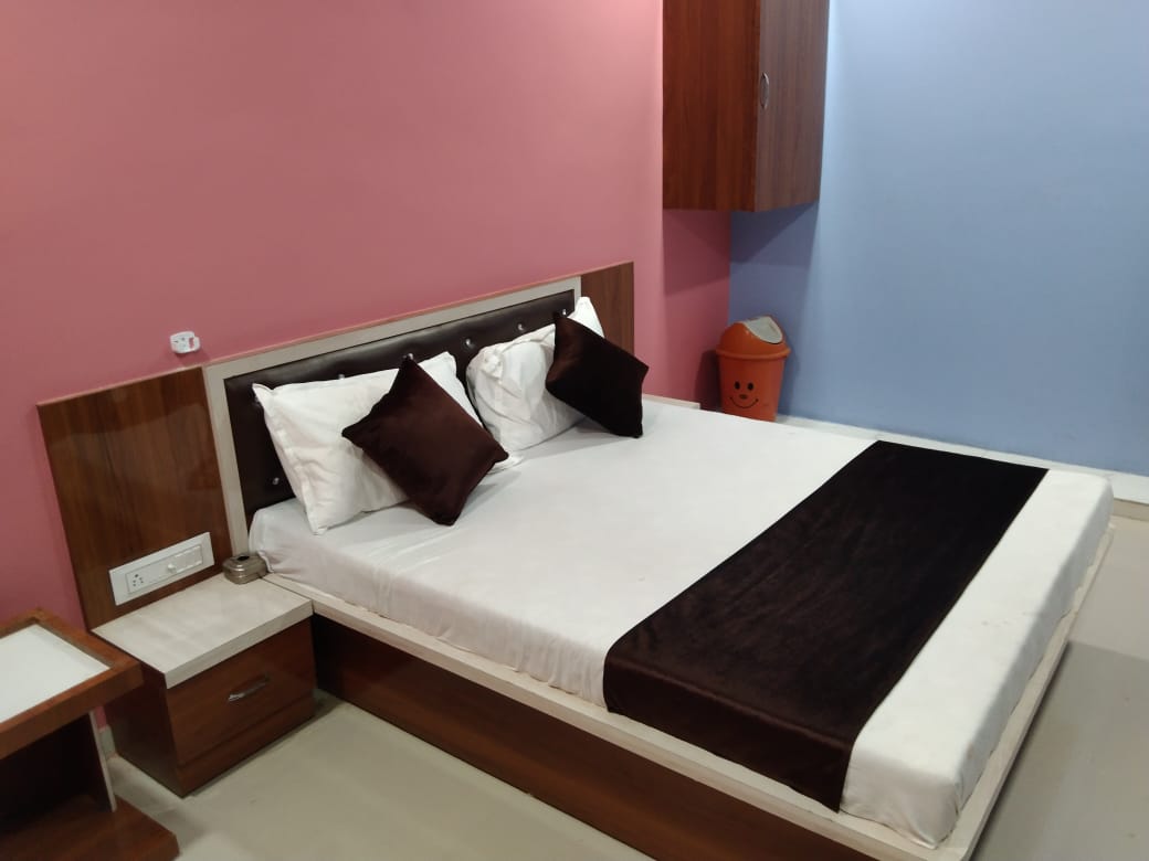Khushbu Guest House - Tap to explore photos