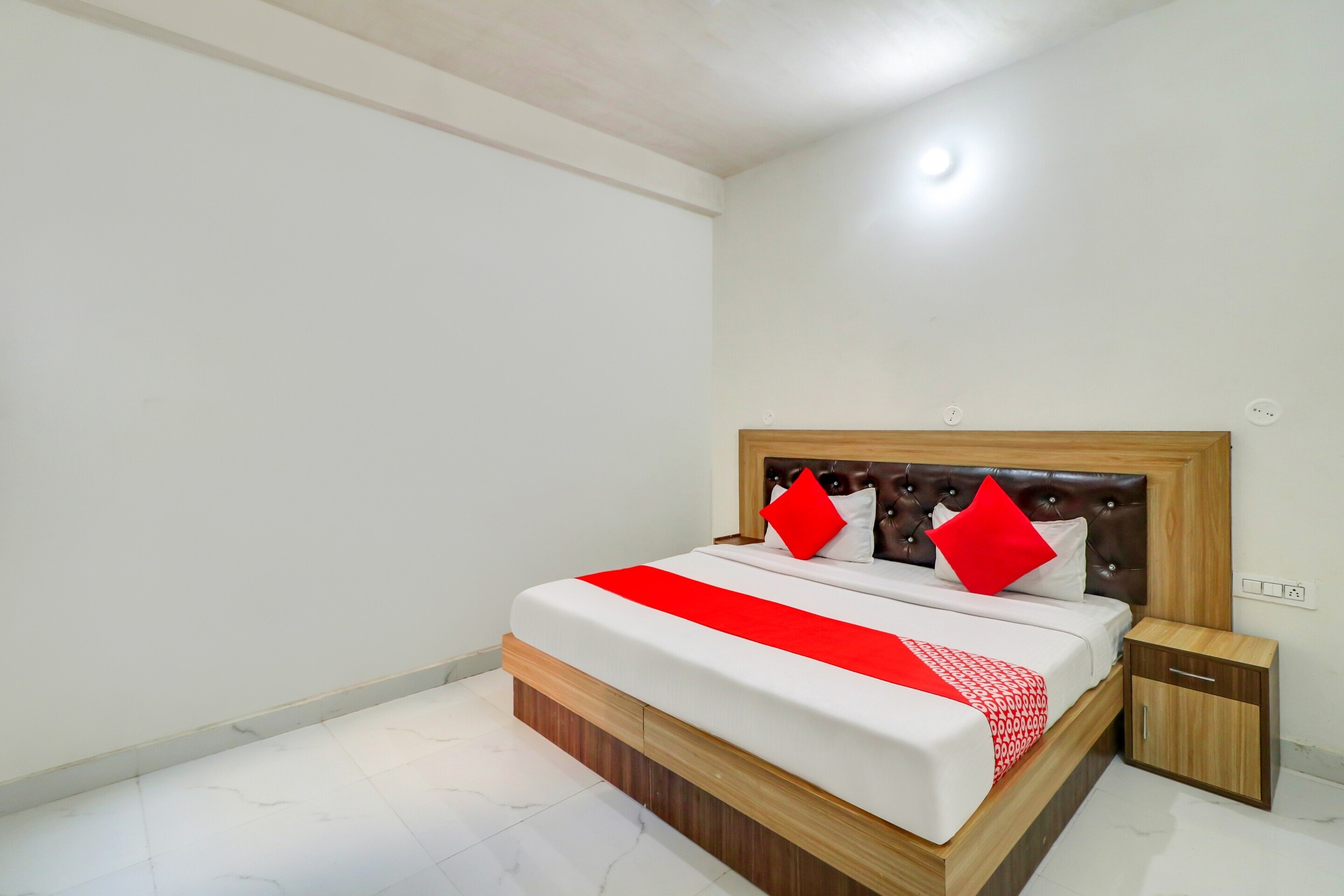 Hotel O Deswal Hotel - Tap to explore photos