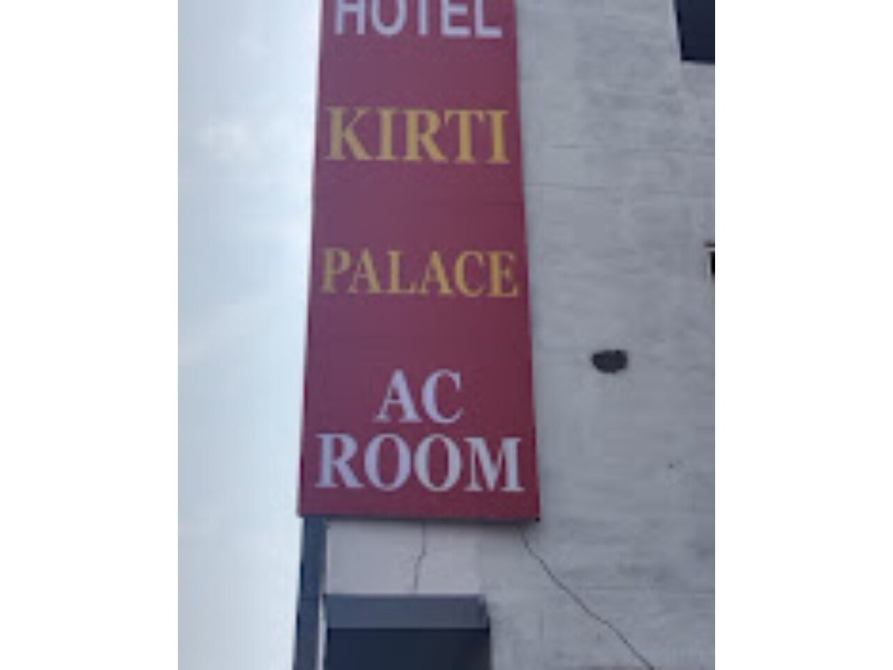 Hotel Kirti Palace - Tap to explore photos