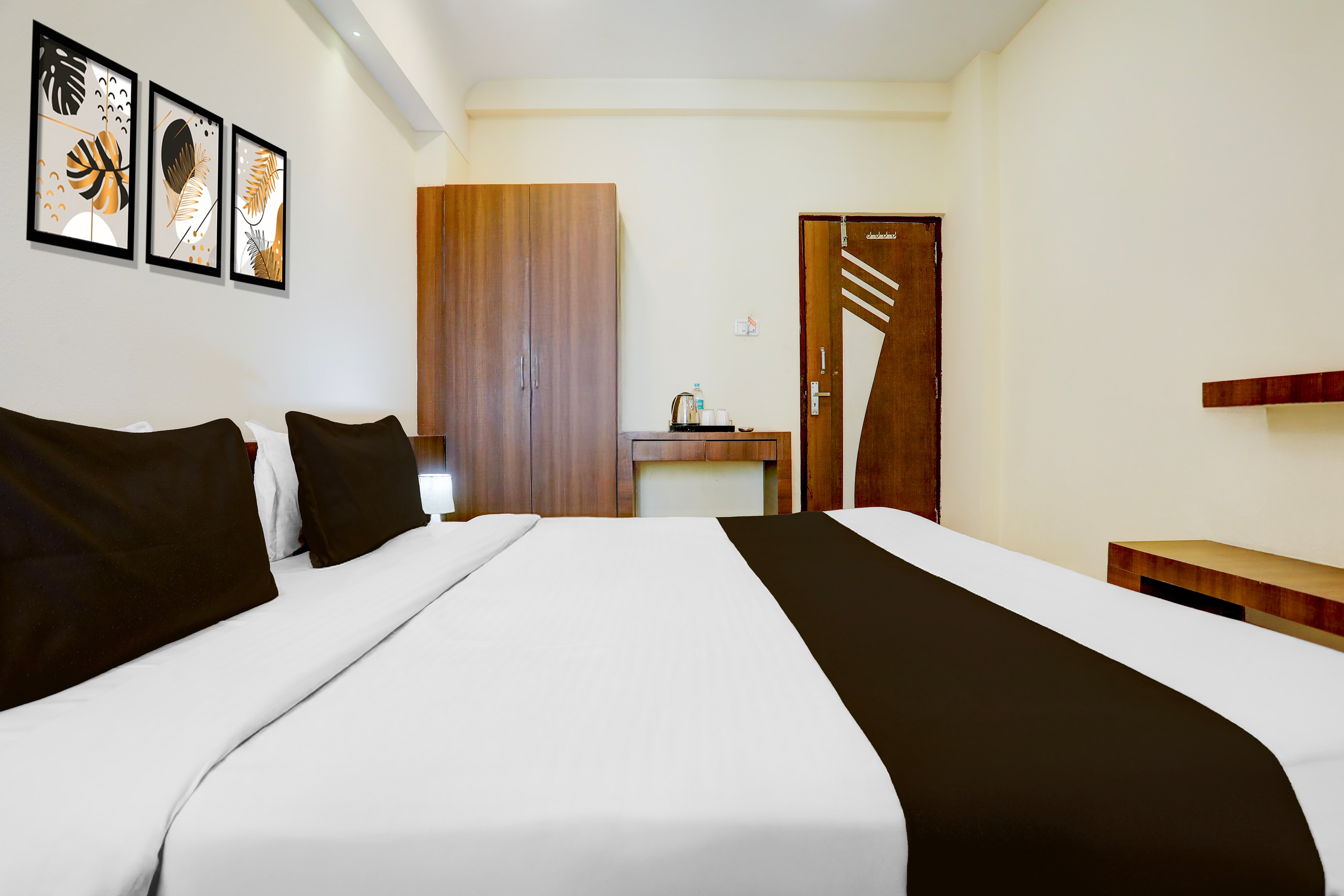 Super Hotel O La Banian Hotel & Restaurant - Tap to explore photos