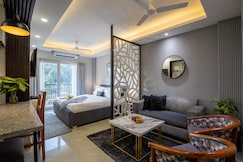 BedChambers Luxe ApartHotel Near Medicity, Gurgaon