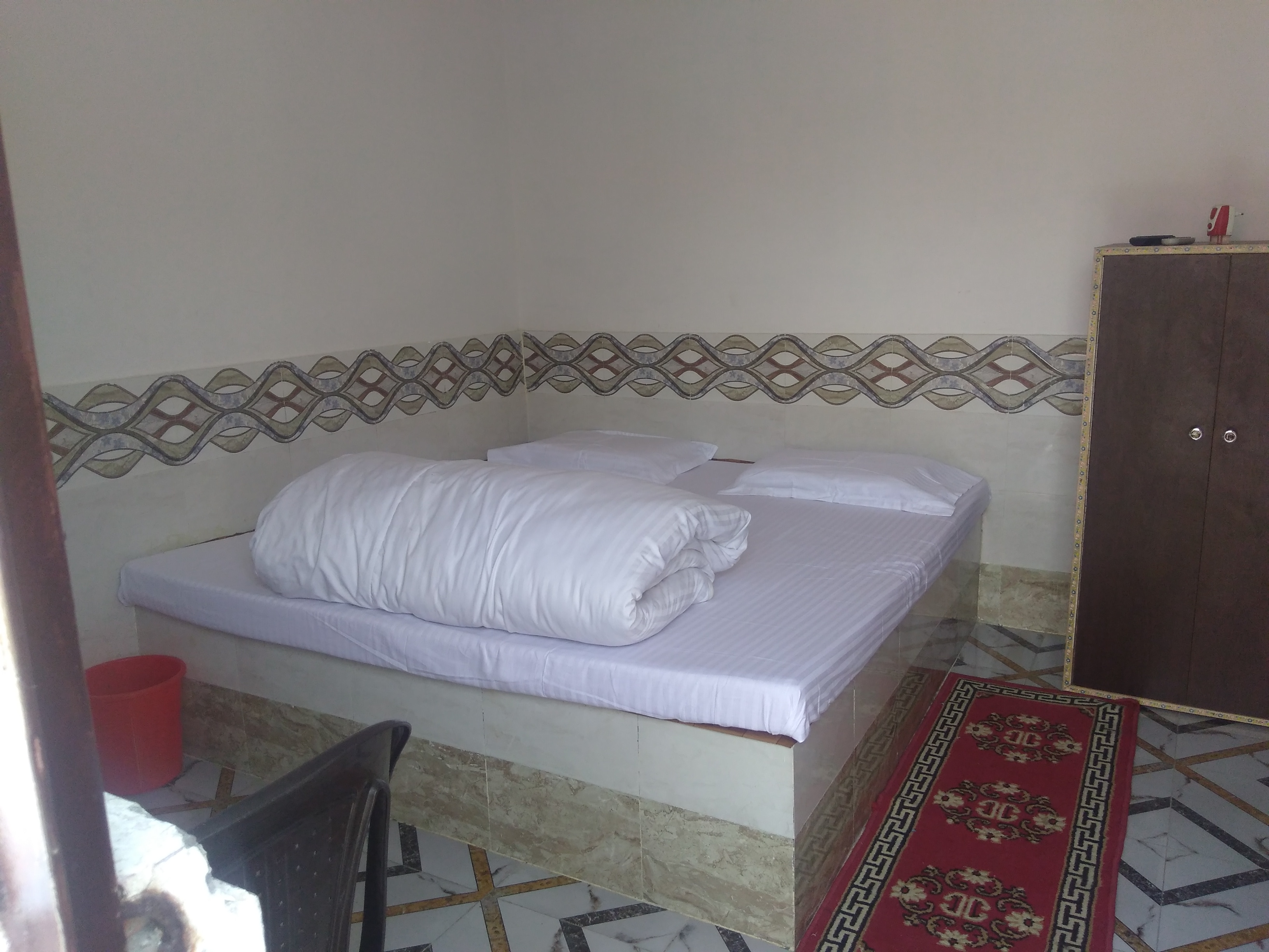 Krishna Red Rose Guest House - Tap to explore photos