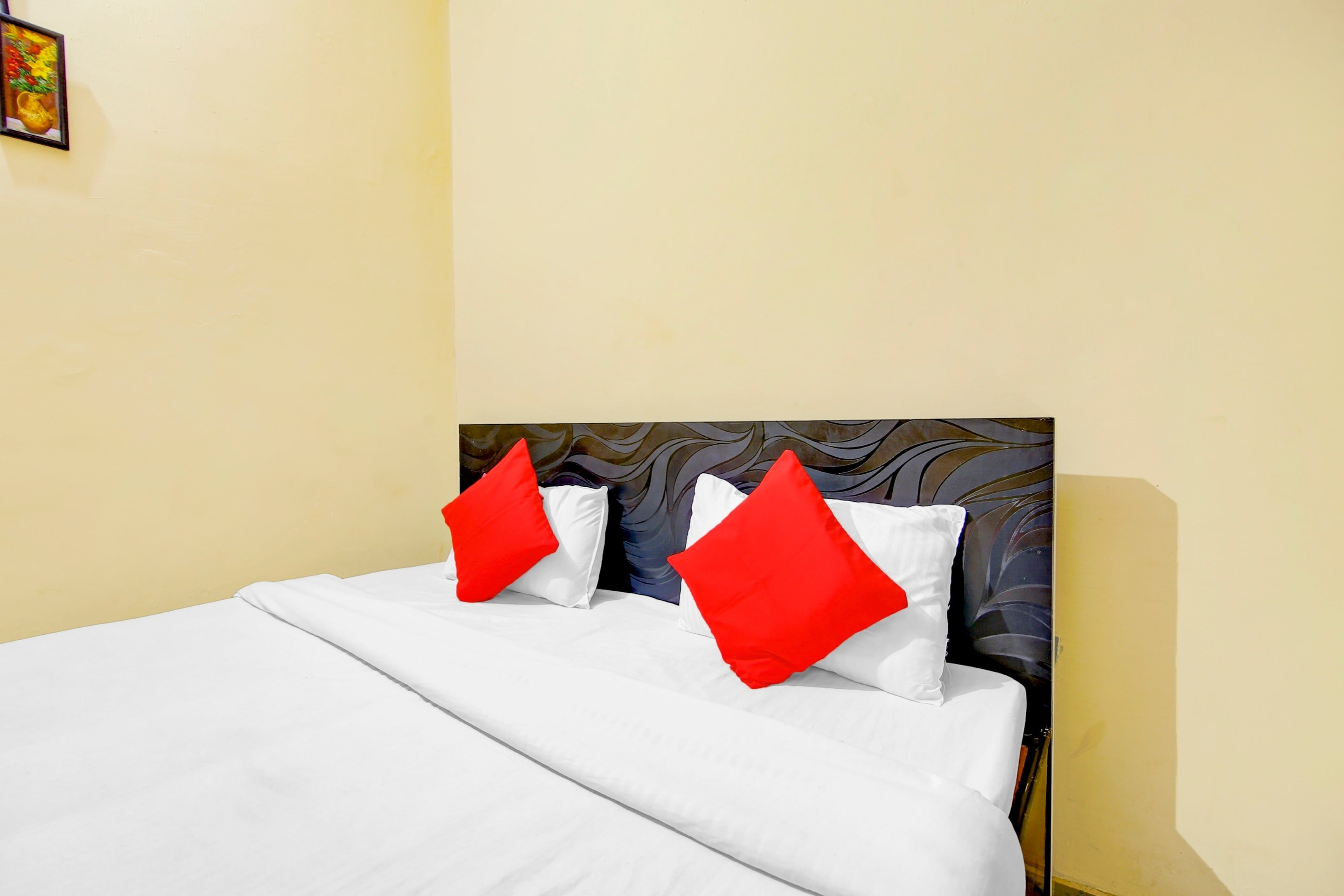 Hotel O Friend Guest House - Tap to explore photos