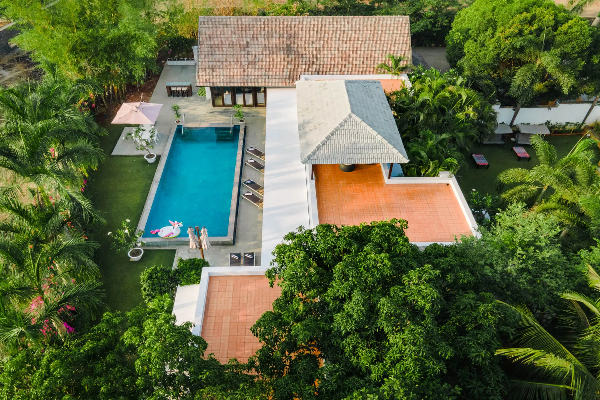 LohonoStays Villa Amber, Alibaug