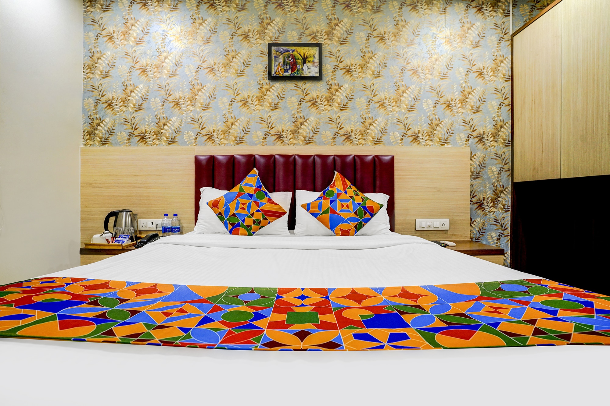 FabHotel Saineel - Nr Juhu - Tap to explore photos
