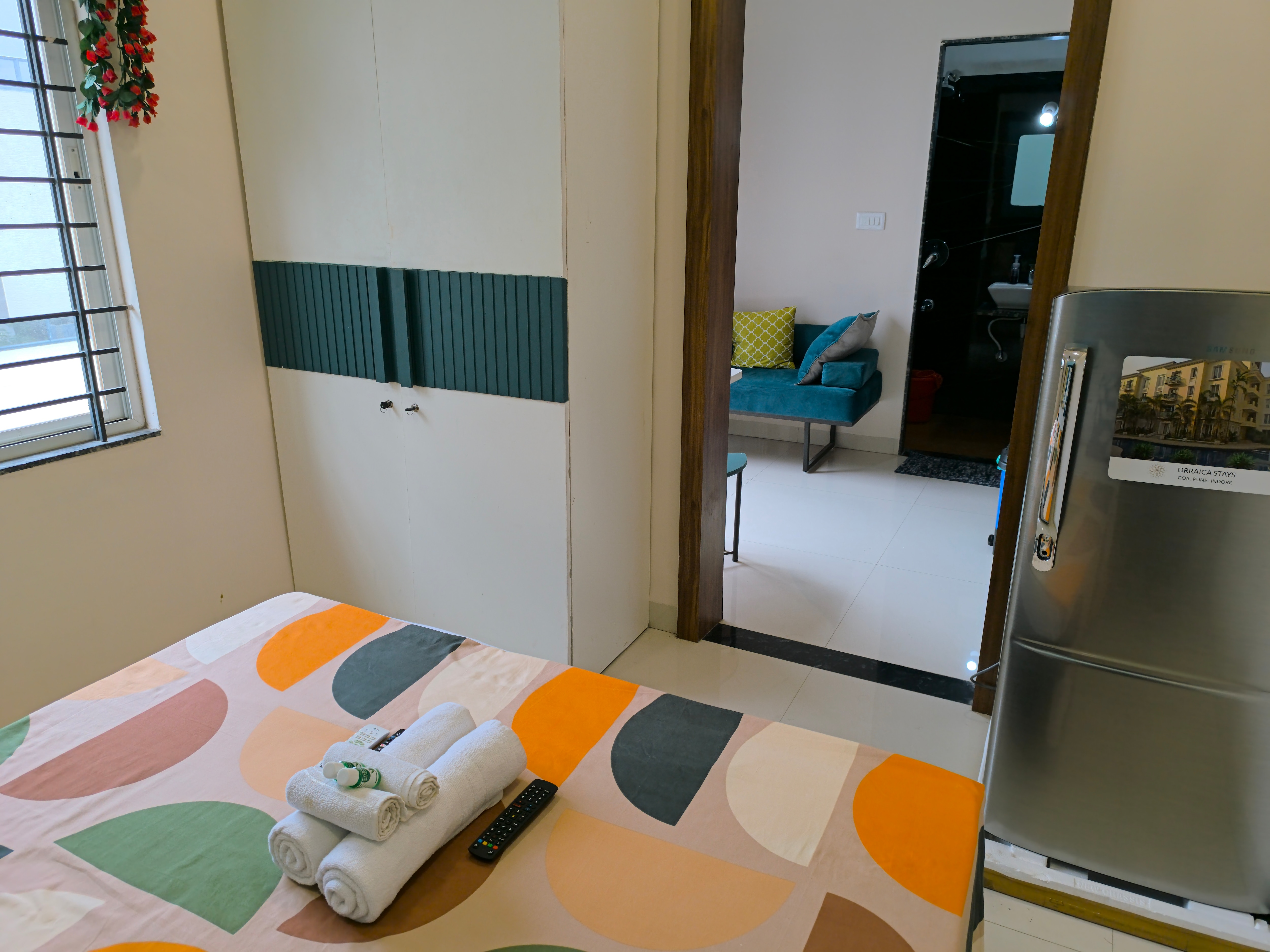 Orraica 303: Studio AC Apartment with Wifi in Vijay Nagar - Tap to explore photos
