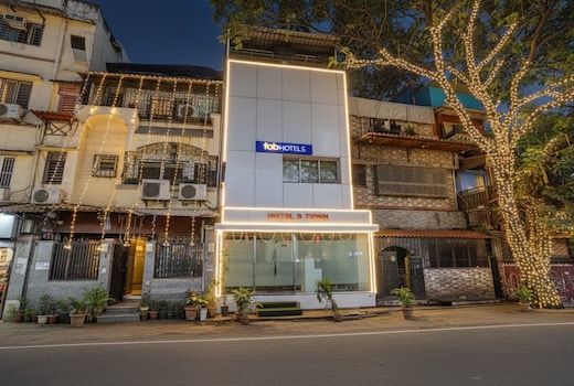 FabHotel B Town