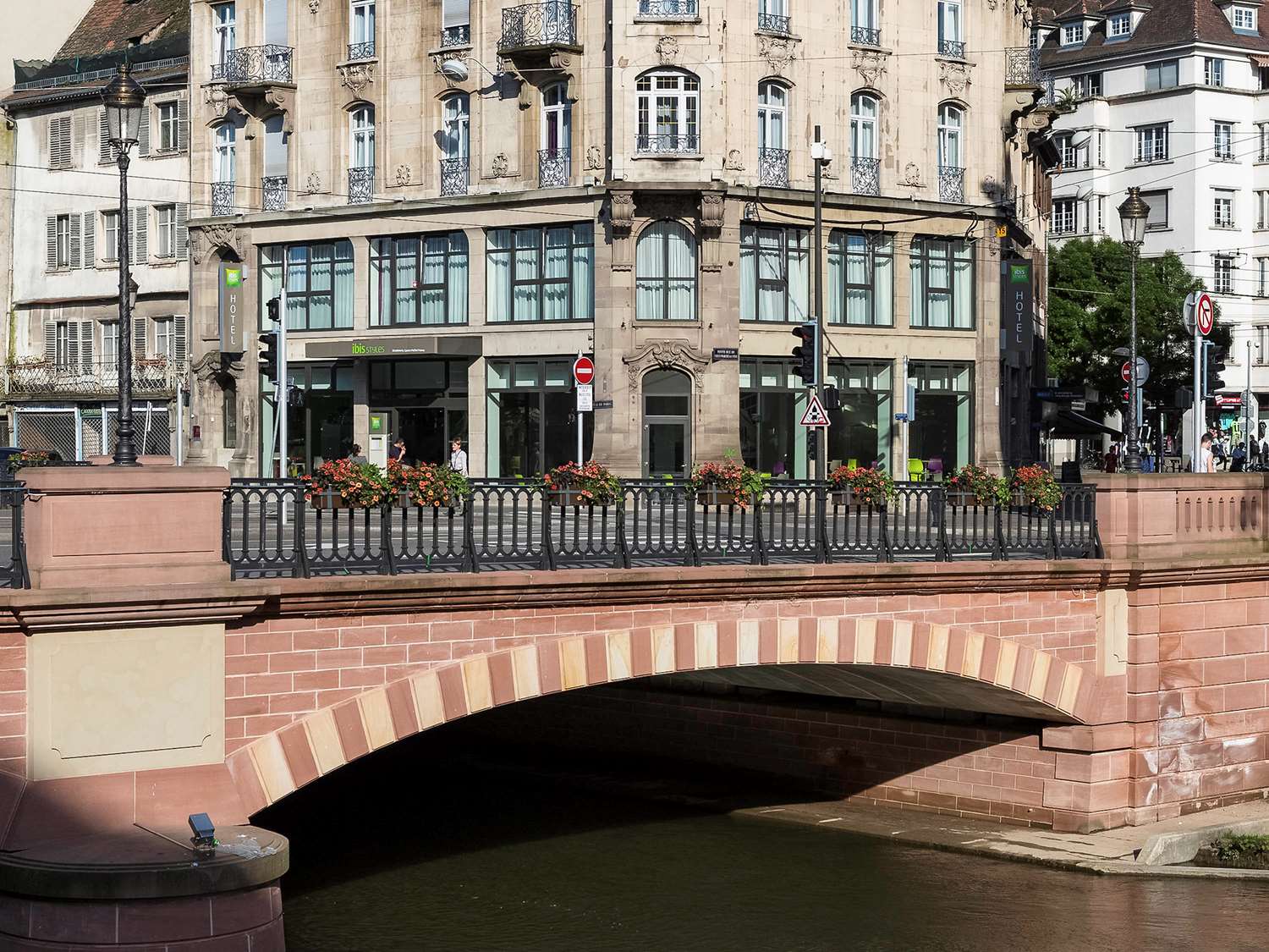 IBIS STYLES STRASBOURG CENTRE - Tap to explore photos