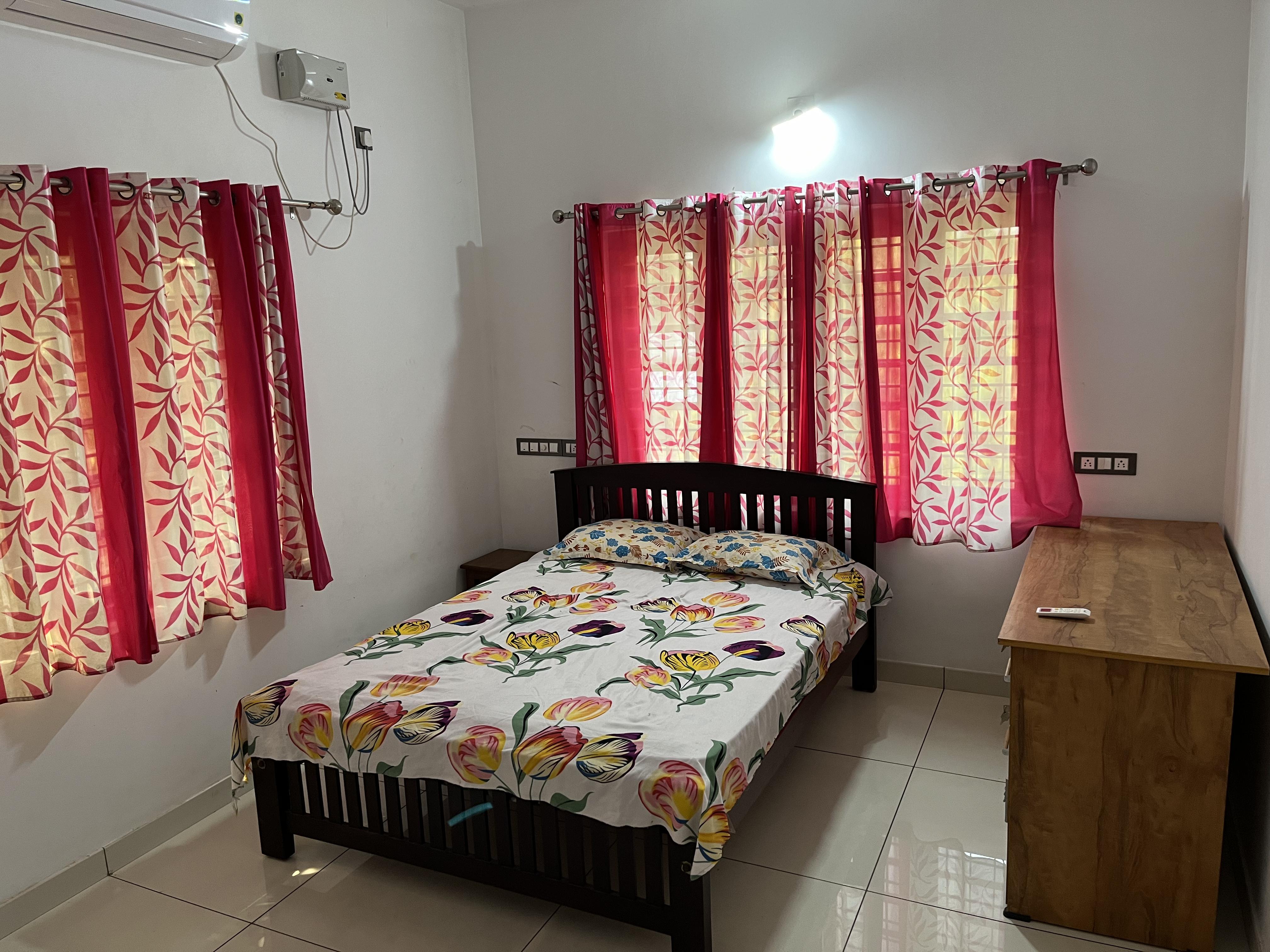 Safari Home Stay - Tap to explore photos