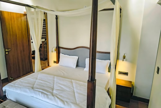 Hillside Harmony 1BR GF2 near Kainchi Dham by Homeyhuts