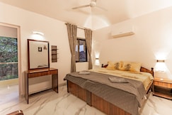 Modern 1BHK Condo, W/S. Pool, 3m. Walk To Beach, Goa