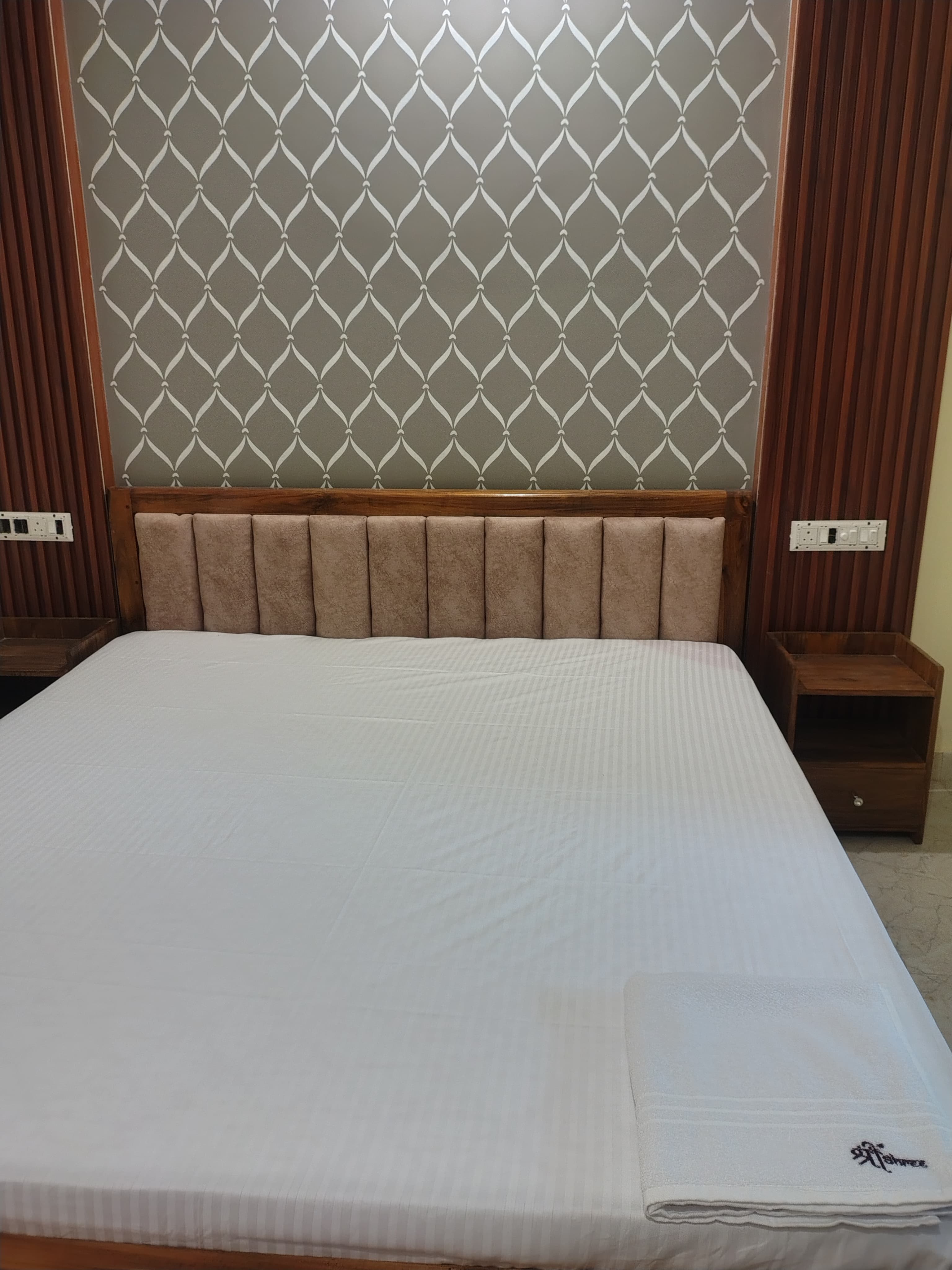 hotel shree palace - Tap to explore photos