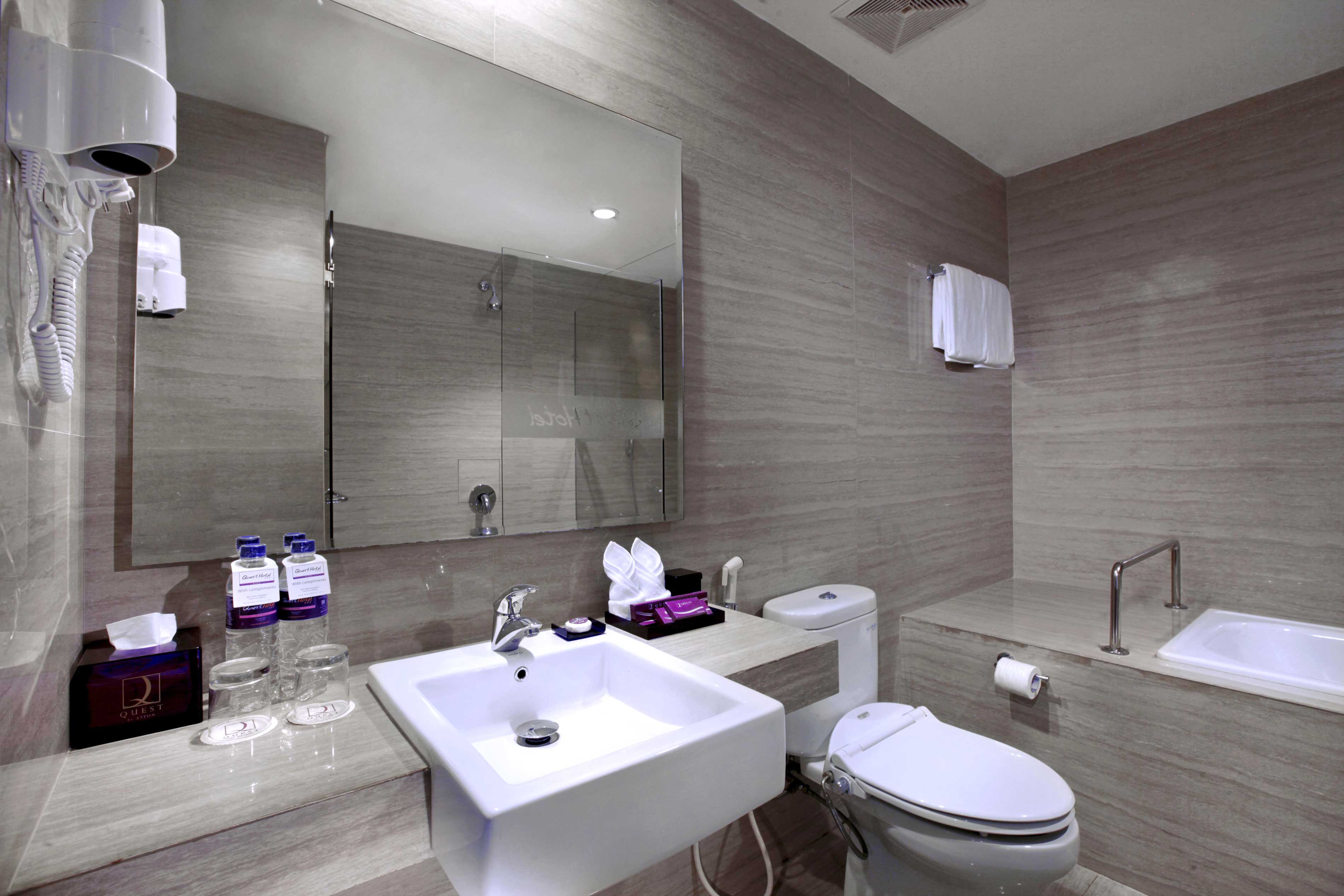 Quest Hotel Balikpapan - Tap to explore photos