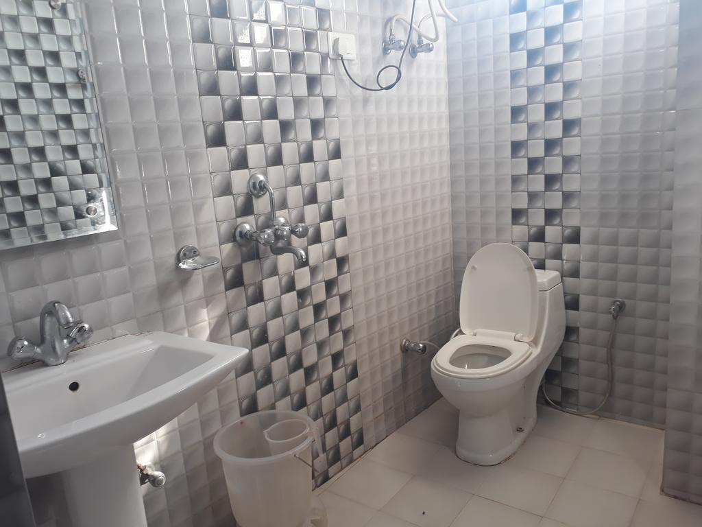 New Parkash Guest House - Tap to explore photos