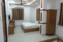 Hotel Shree Elite, Thandla