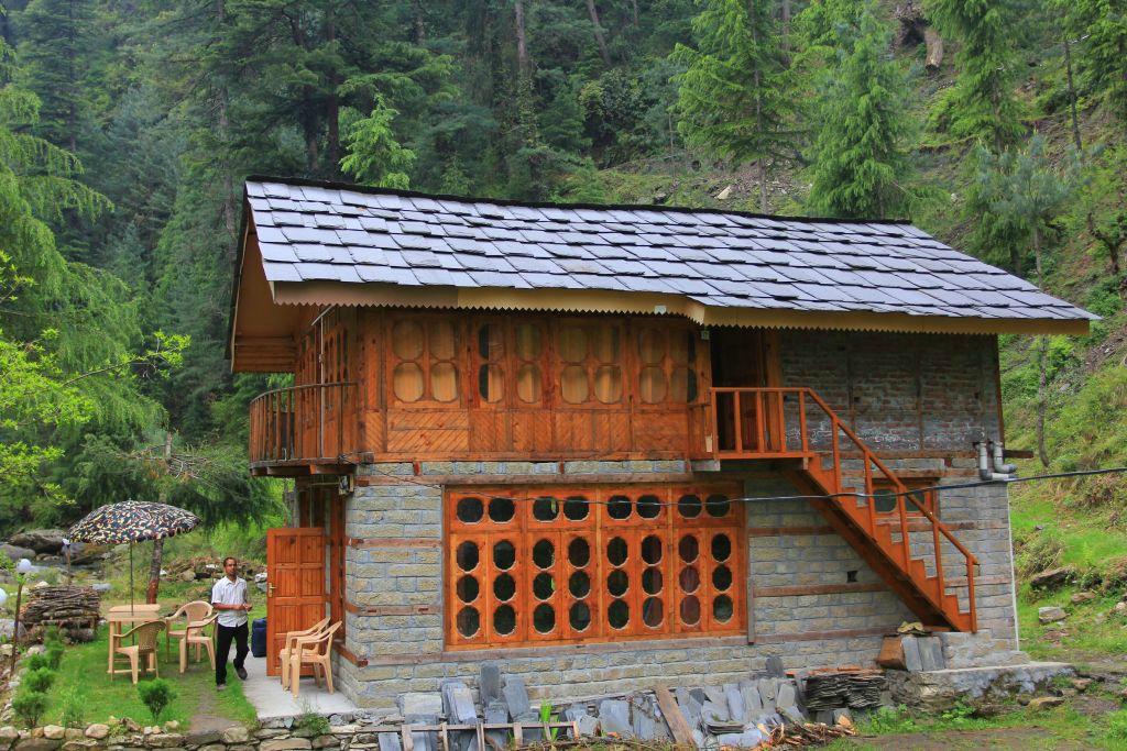 Latoda Hut And Pine Wood Cottage Best Rates On Jibhi Hotel Deals Reviews Photos