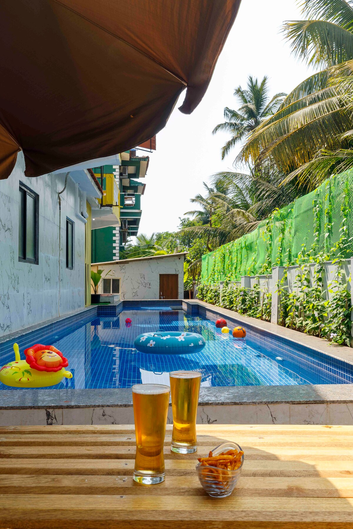 Phoenix with Massive pool 2KM-200MTR from Clubs - Tap to explore photos